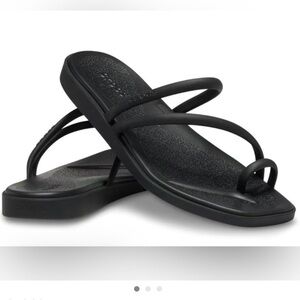 CROCS MIAMI TOE LOOP SANDALS - Black
